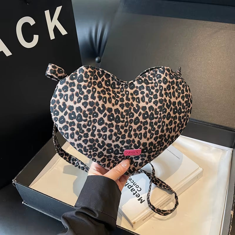 New 2025 Heart Shaped Shoulder Bag Fashion Leopard Chain Crossbody Bag Plush Handbag Cute Zipper Purse for Woman'S Tote Bag Gift